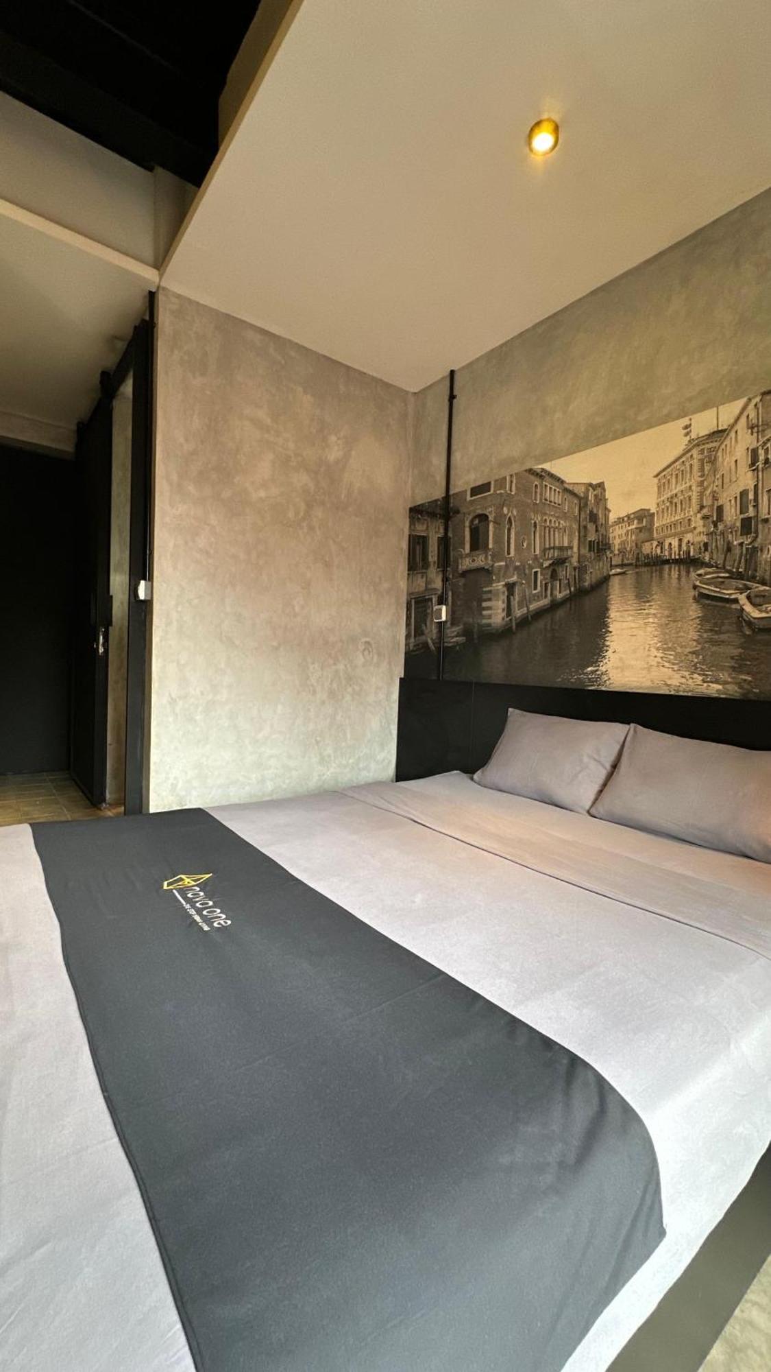 Nava One Hotel Semarang Buitenkant foto