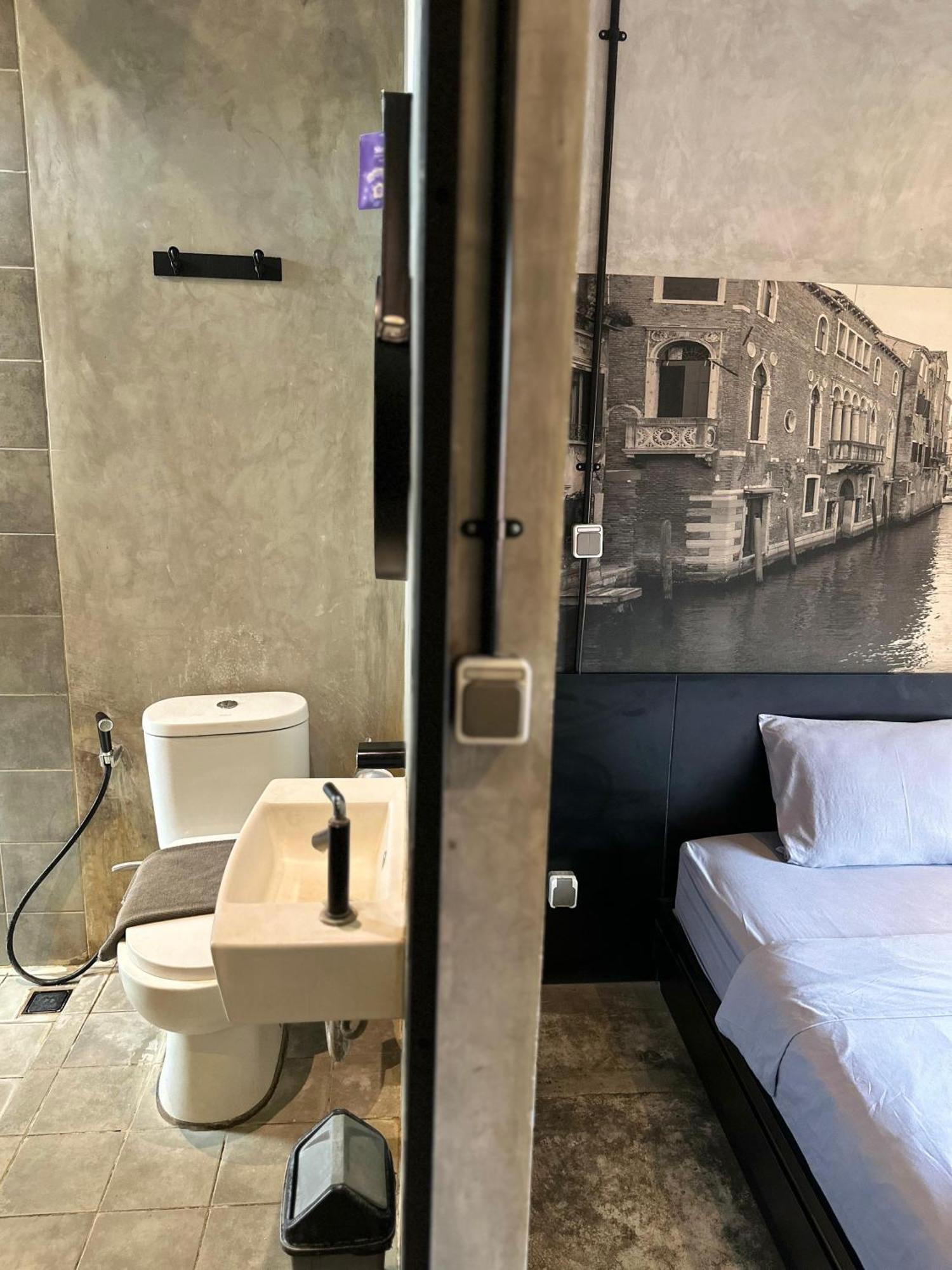 Nava One Hotel Semarang Buitenkant foto
