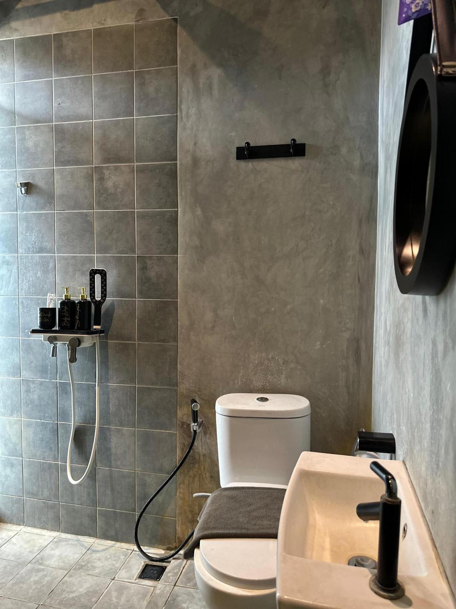 Nava One Hotel Semarang Buitenkant foto